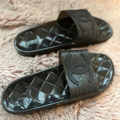 chanel pool slides women.